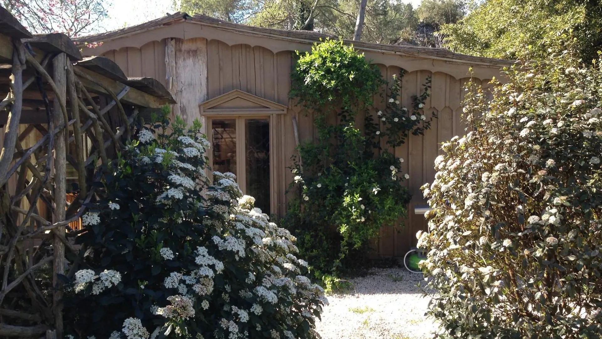 Cabane De La Leque Fontvieille França
